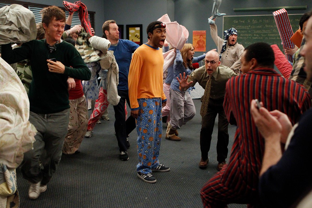 DiscussingFilm's tweet photo. 13 years ago today, ‘COMMUNITY’ premiered on NBC.

A sequel movie is also happening. https://t.co/JvCXcUb5u6
