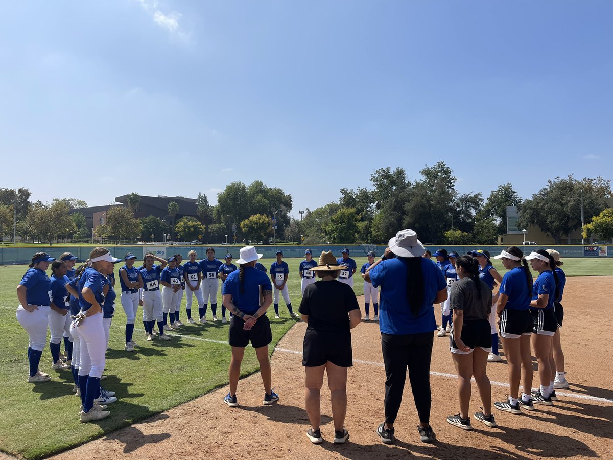BreakersKeusch's tweet photo. Thank you to the @UCRSoftball coaches and players today for working with our girls at the Breakers Org camp! We appreciate you! @UCR_CoachPalmer @cindybristow @LegacyLegendsS1 @ExtraInningSB https://t.co/JbQejX1lPh