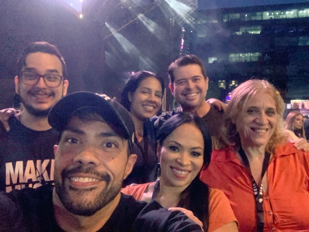 ingridbbalabu's tweet photo. La alta sociedad de la farándula @carmeLaLongo @Yolimer @luisugueto @josegabrieldiaz #SimonLeon https://t.co/V6REdiWSsR