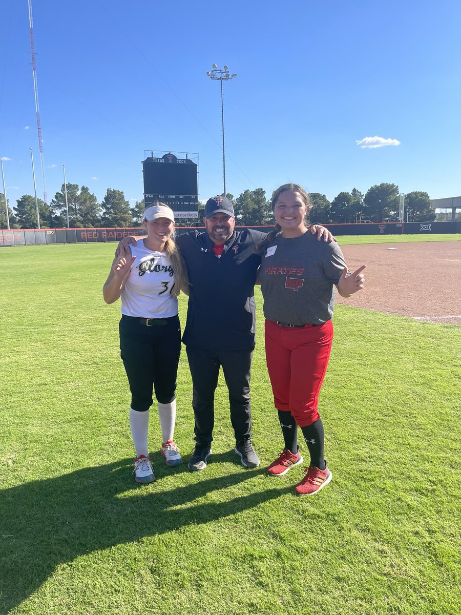 Great hitting camp today <a href="/TexasTechSB/">Texas Tech Softball</a>  with Coach Snider! I ALWAYS love learning new techniques of the game.♥️🖤
