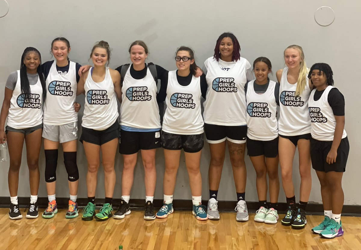 anaya_chestnut's tweet photo. Had a great time with my girls at @PGHKentucky Top250 🏀❤️ Thank you @alyxwhite_  @PGHAkeem, coaches and staff for your time today! 
@DamysiaK 
@violethall2026 
@bfortner2025 
@JhavenRachelle 
Sorry if I missed anyone! I tried to find everyone. 

3-0 Today! 

#Team6 #PGHTop250 🔥 https://t.co/5UiR9ilmYT