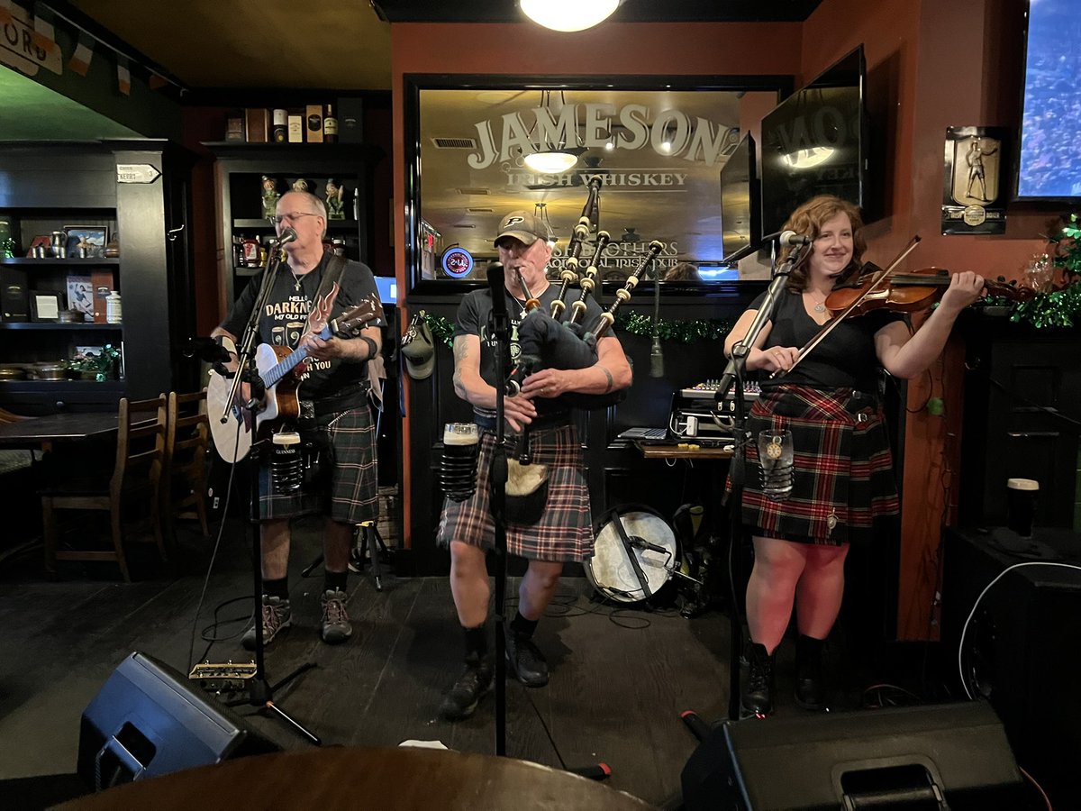 HighlandReign's tweet photo. Halfway to St. Patrick’s Day and 16th anniversary party!   Happy anniversary to @nineirishbros ! https://t.co/E7XLowmlm1