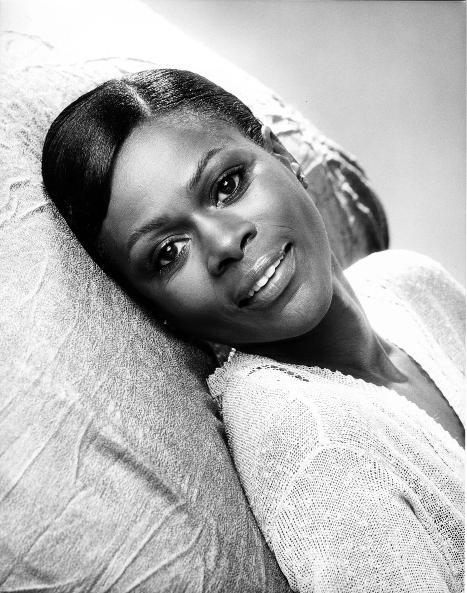 IamTheDEdward's tweet photo. Harlem’s East 101st Street between 3rd and Lexington Avenues has been renamed #CicelyTysonWay in Honor of the legendary actress. #HarlemsFinest https://t.co/aUe5T7vjaX