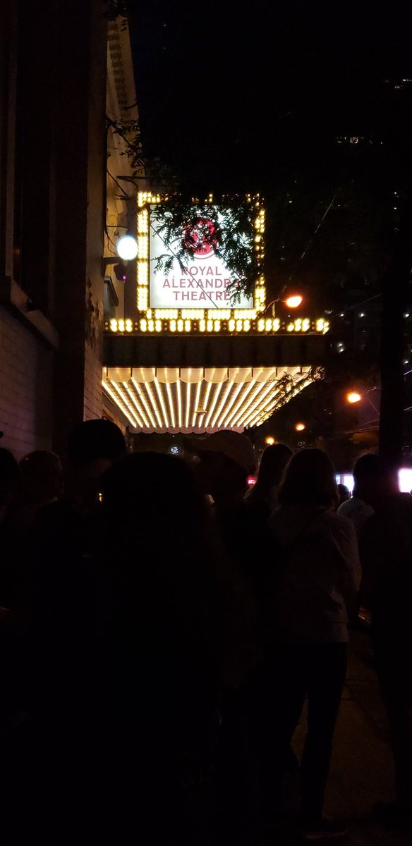 EmiliaFloro's tweet photo. In the TIFF Rush Line for The Banshees of Inisherin. Hoping for a bit of "Luck of the Irish"! https://t.co/SmhbgzptQU
