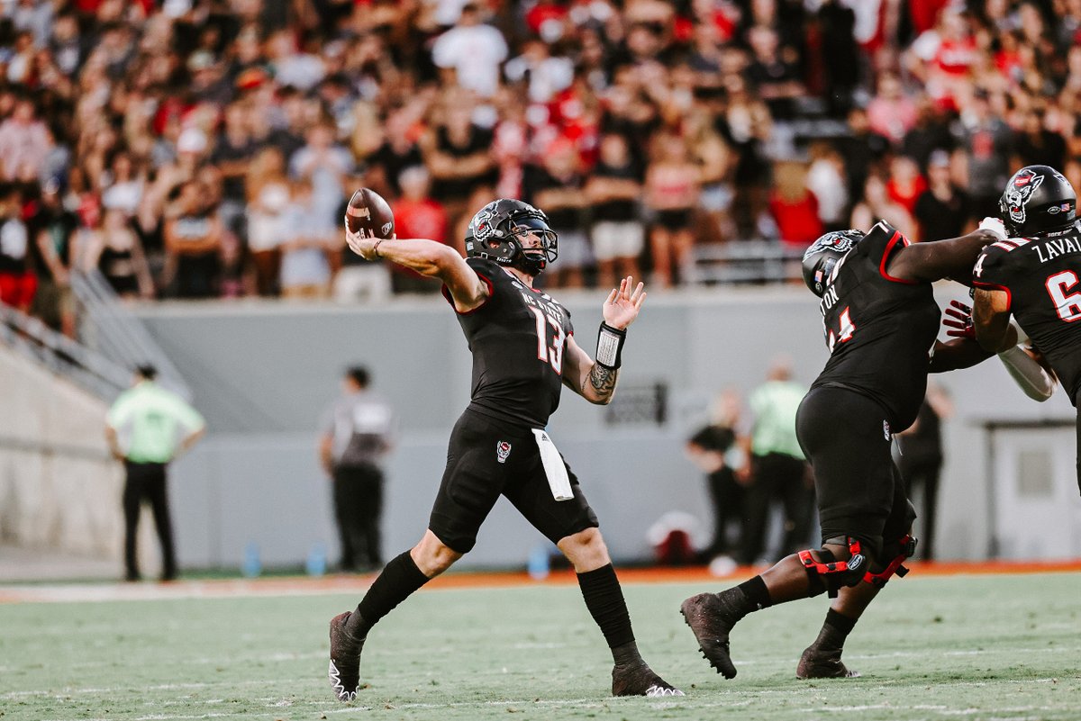 PackFootball's tweet photo. Quarter 1 Recap ✅

#HTT #PackInBlack https://t.co/rlfORmbwlI