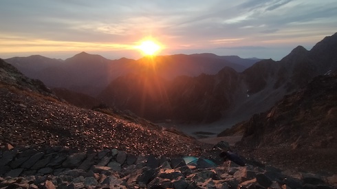 SnufkinJapanes1's tweet photo. The last mountain is Mt. Hotakadake.
Morning glow of Karasawa cirque and Mt. Hotakadake.
#Vanllife and wandering the best 100 #mountains in #Japan 96th day. 
99/100 mountains. https://t.co/K6T0GZEpCW