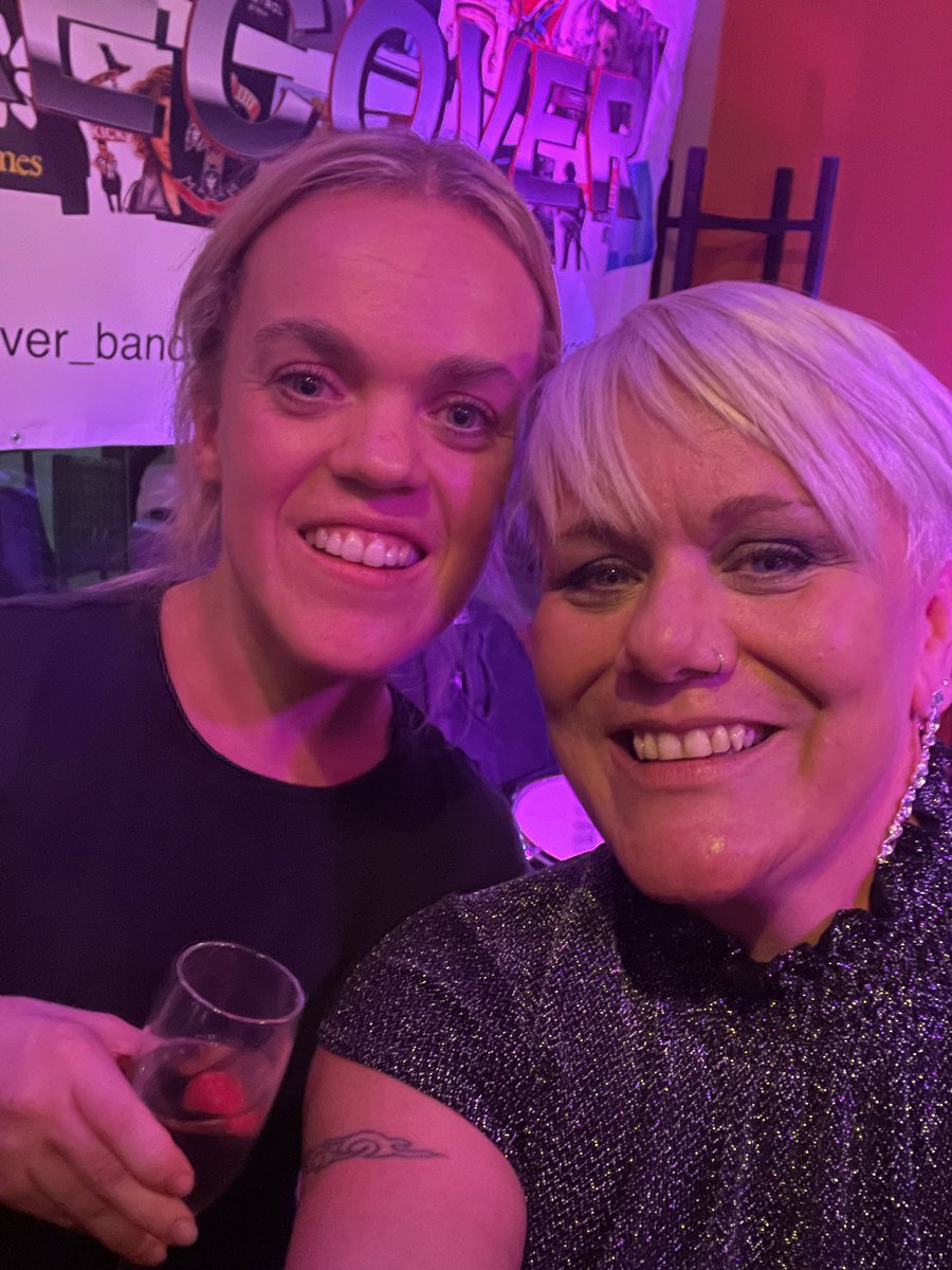 Absolutely starstruck this evening by meeting the gorgeous <a href="/EllieSimmonds1/">Ellie Simmonds</a>  
Apologies for collaring you 😳