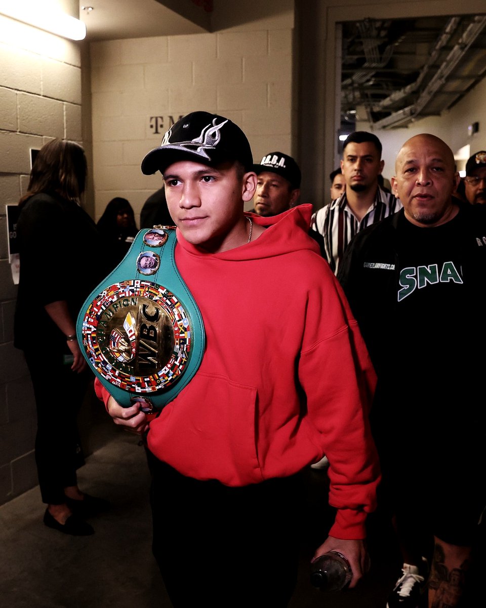 DAZNBoxing's tweet photo. The champ is here 🥇

#CaneloGGG3 | @210bam https://t.co/eVm9RfTAdi
