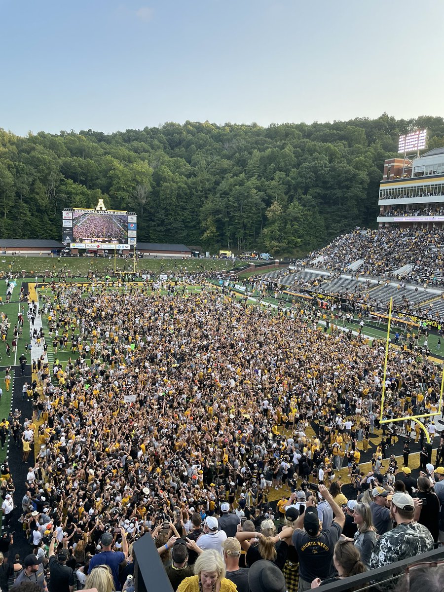 God Bleeds Black and Gold! What a day to be a Mountaineer! 🖤💛 #AppState