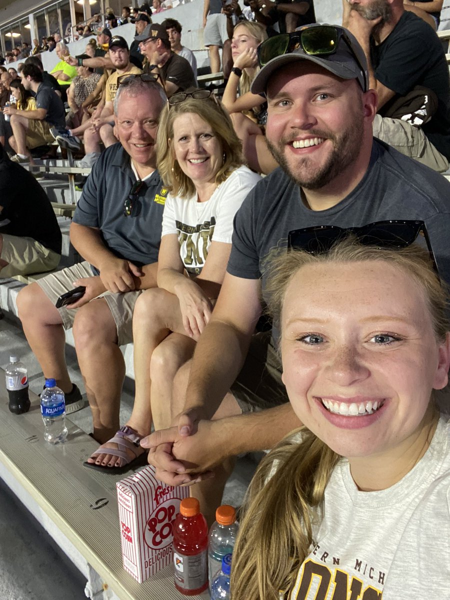 AllisonHowa35's tweet photo. #WMUGameday #WMUFootball #BroncoMarchingBand https://t.co/J4xK4kU4Zw
