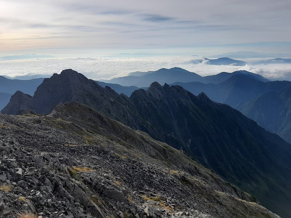 SnufkinJapanes1's tweet photo. The last mountain is Mt. Hotakadake.
Final summit of 3190m altitude.
I finished the 100 mountains with original T-shirt of Mt. Akaishidake lodge
ちっちゃな山小屋の夏(赤石岳避難小屋)
@chieko3121
#Vanllife and wandering the best 100 #mountains in #Japan 96th day. 
100/100 mountains https://t.co/7DbHXPhz4u