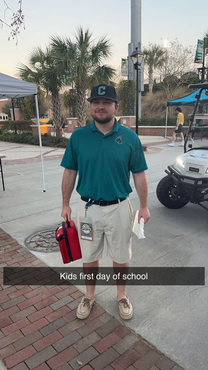 bobbyfloyd012's tweet photo. @abbipritchard @sam_weiderhaft @CoastalFootball Still not better than this first day of school picture https://t.co/67EWno348U
