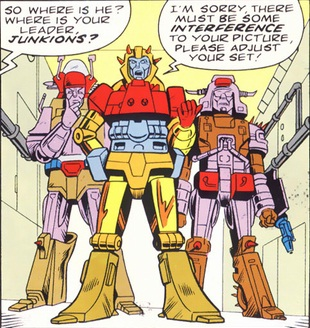 Monzo12782's tweet photo. setting aside the ethical issues of scanning comics for the purposes of internet piracy, why would you make pirate comic scans and be *so bad at it*
(L: old scans, R: new scans) https://t.co/vErGv2QVay