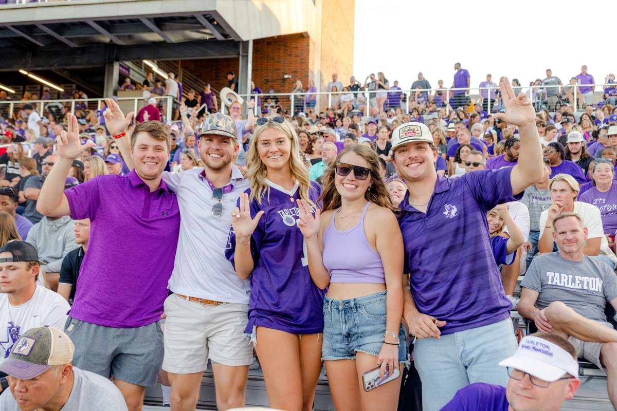Closing out Family Weekend with a Texan win! 🏈🎉