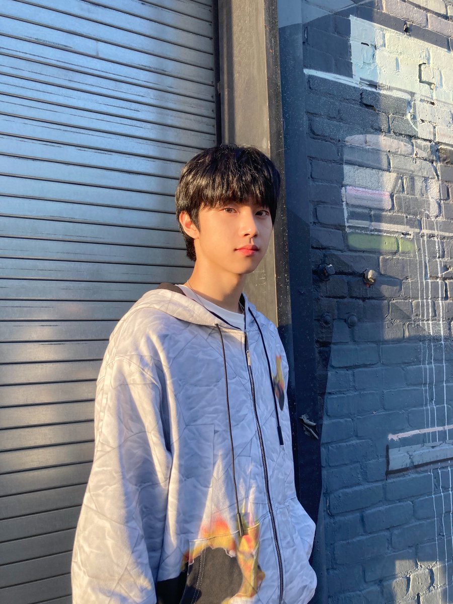 FR_HYUNWOO_Fan's tweet photo. ๐๐จ๐๐ฅ๐ฅ๐๐ฃ โง ๐๐ /๐๐ก/๐๐๐๐
โฃโฃโฃ Quelques photos de #HYUNWOO prises ร Los Angeles lors du tournage de #Ready_To_One #Fellaz !
โโจ HYUNWOO ร LA โจโ
#ํ์ฐ
#KQFELLAZ2 #ํ ๋ผ์ฆ2 #FELLAZ2
โธ kqent https://t.co/1Eg7RpxRBS