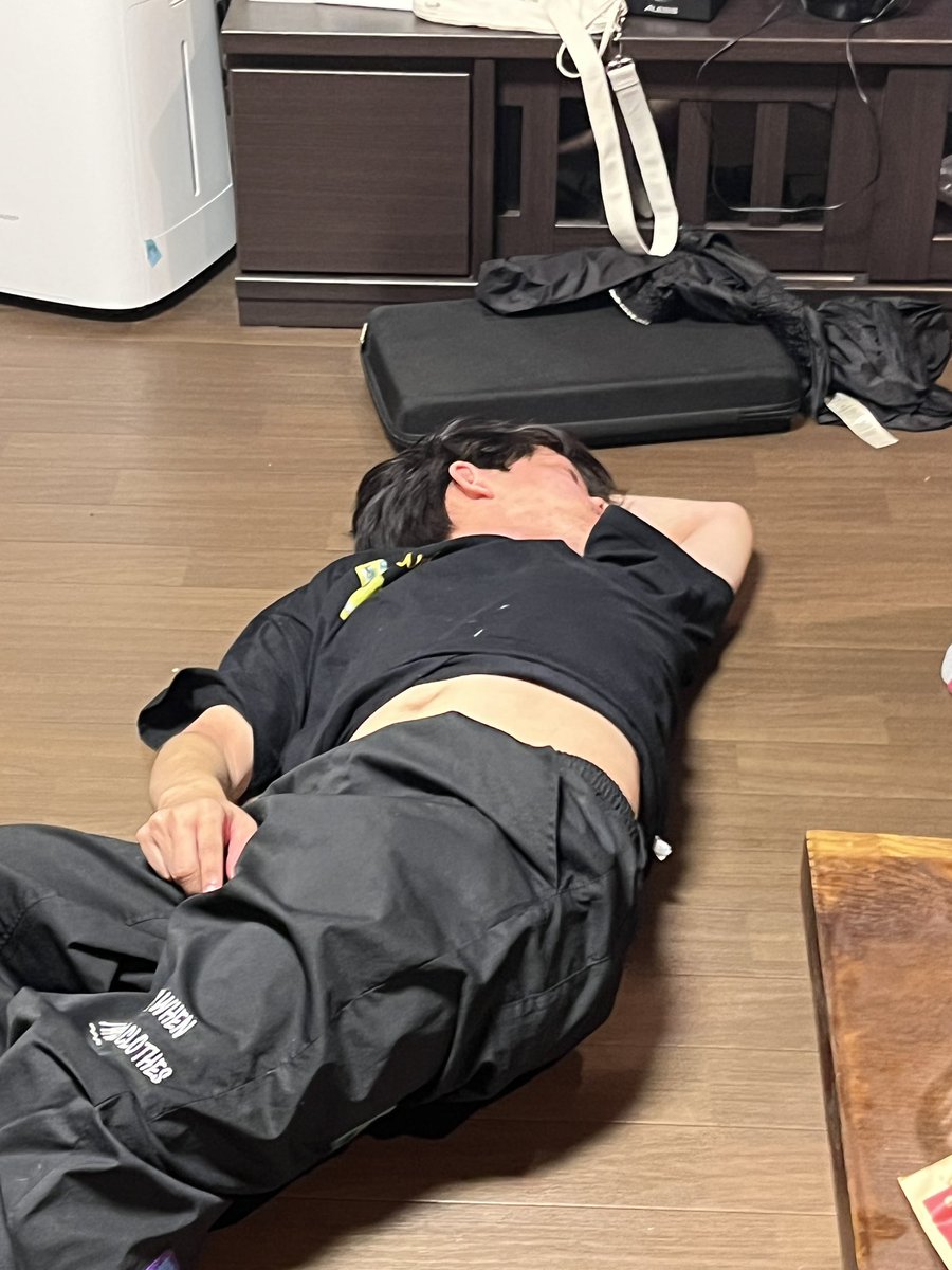 迷海月 tweet media