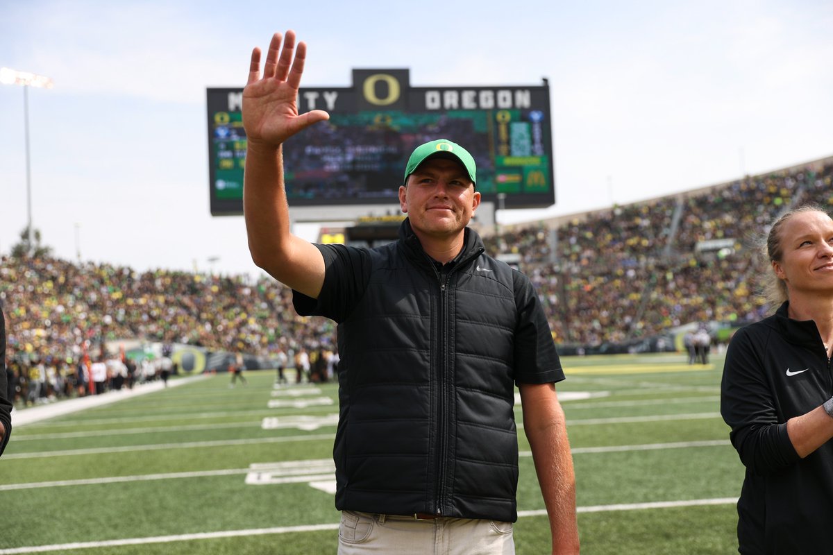 Big congratulations to the program's newest Oregon Hall of Fame inductee <a href="/DanielMiernicki/">Daniel Miernicki</a>! He was recognized at today's Duck football game.

Well-deserved honor for an outstanding alum!

#GoDucks