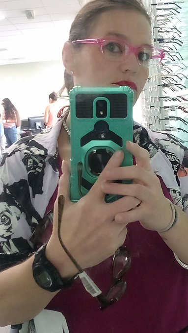 New pink pair of glasses https://t.co/2QiayCTSzQ<a href="/tag/mytwitteranniversary"class="tags"><span>#mytwitteranniversary</span></a>