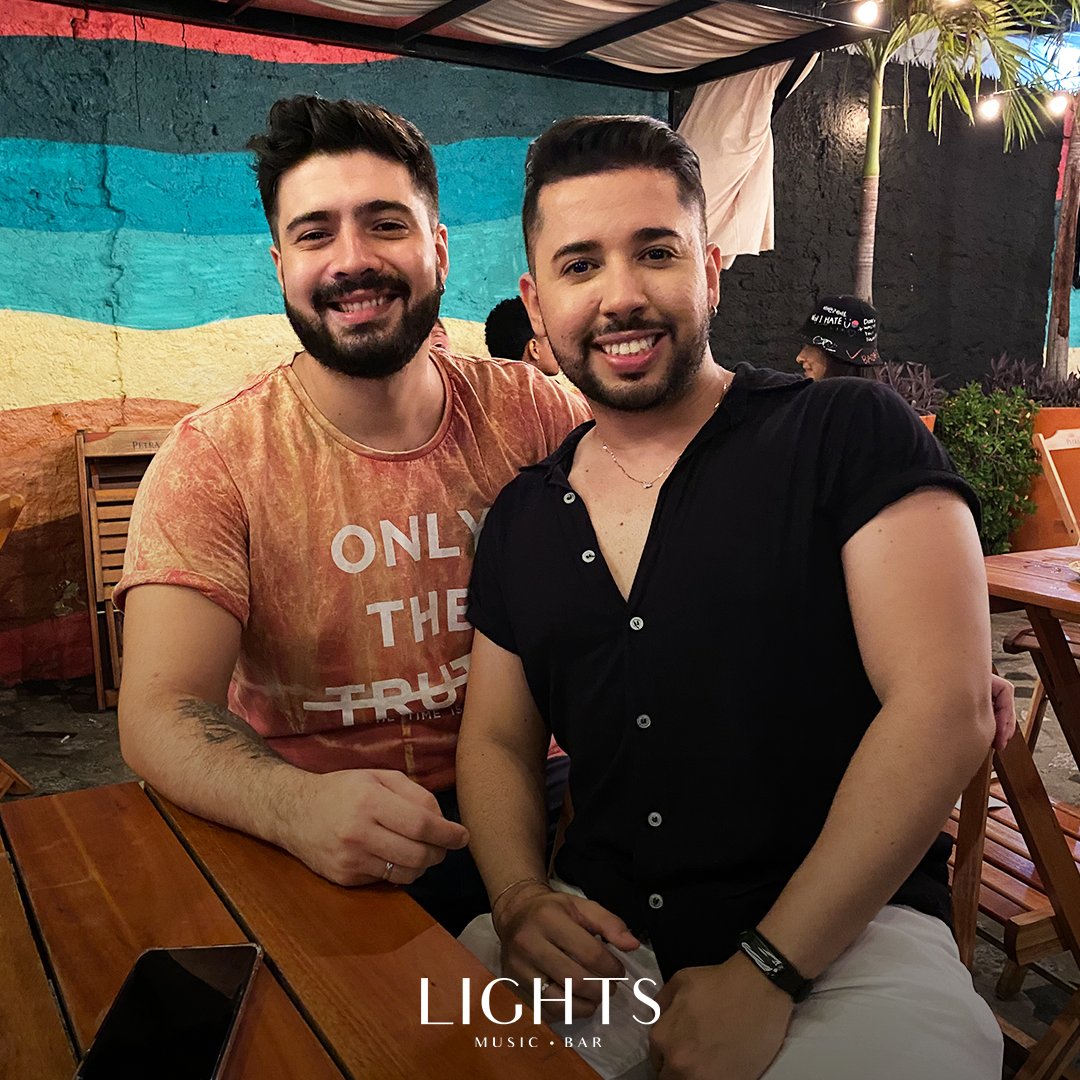 lightsmusicbar's tweet photo. Estamos abertos para + um Hotlights! 😍
Entradas somente na portaria. Se organiza e #VemPraLights
⭐ Cobertura: @clicherizar
#sejalivre #sejavocê #sejaluz #cliquesnalights #hotlights #lightsmusicbar #teresina #piaui #bar https://t.co/XjZ5f7d9Of