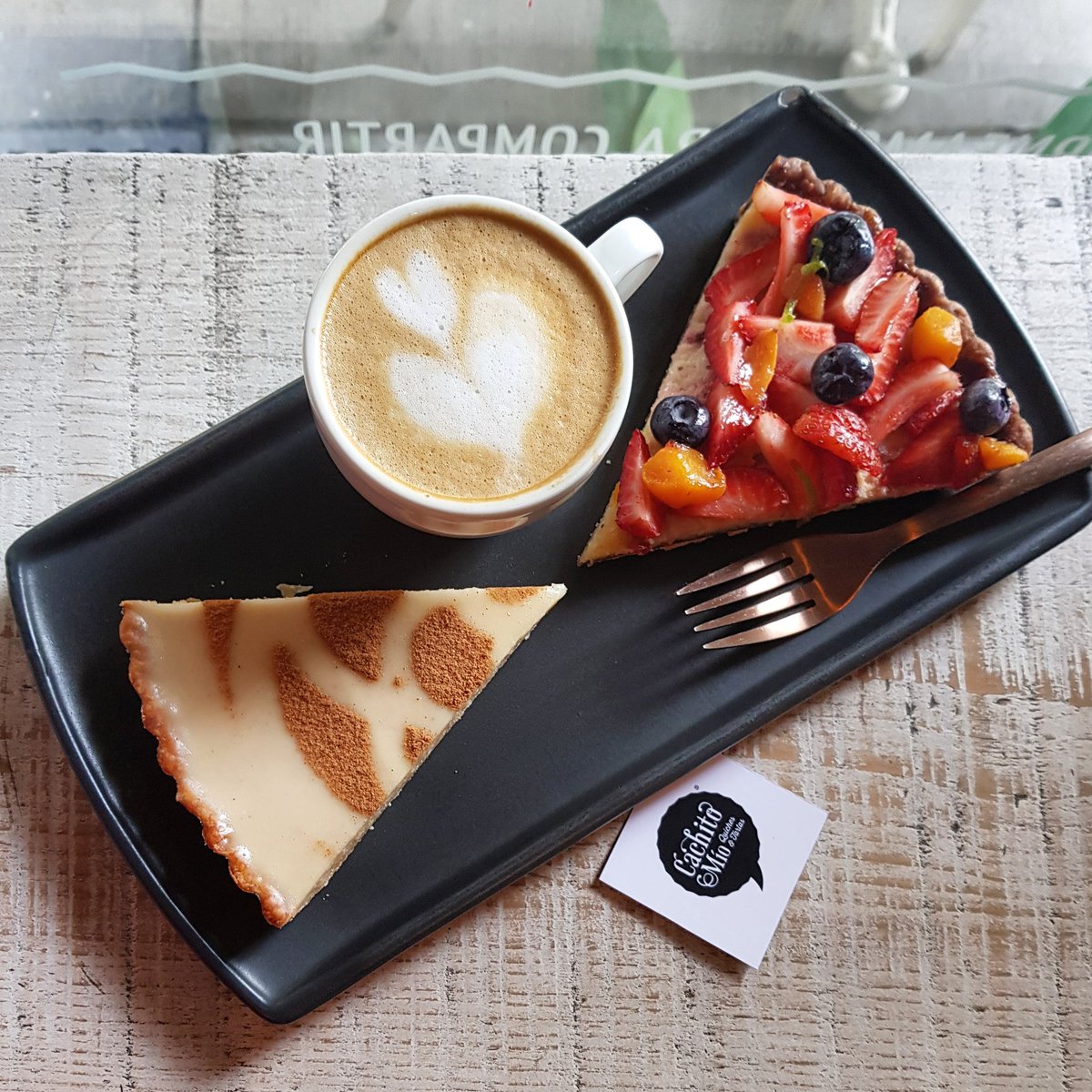 Este fin de semana disfruta de los Cachitos especiales de temporada !! 💓🍰🍫🍓🙌🏼

📸 Cachitos:
Horchata con canela
Tres leches con fruta 😉👌
. 
#tartas #cachitos #cachitomío #cachitosdulces #tartasdulces #tartasricas #tartadefrutas #horchataycanela