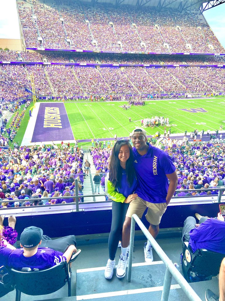 BayBayy1010's tweet photo. 💜💛 #purplereign #purpleout https://t.co/jiJeKNsvU6