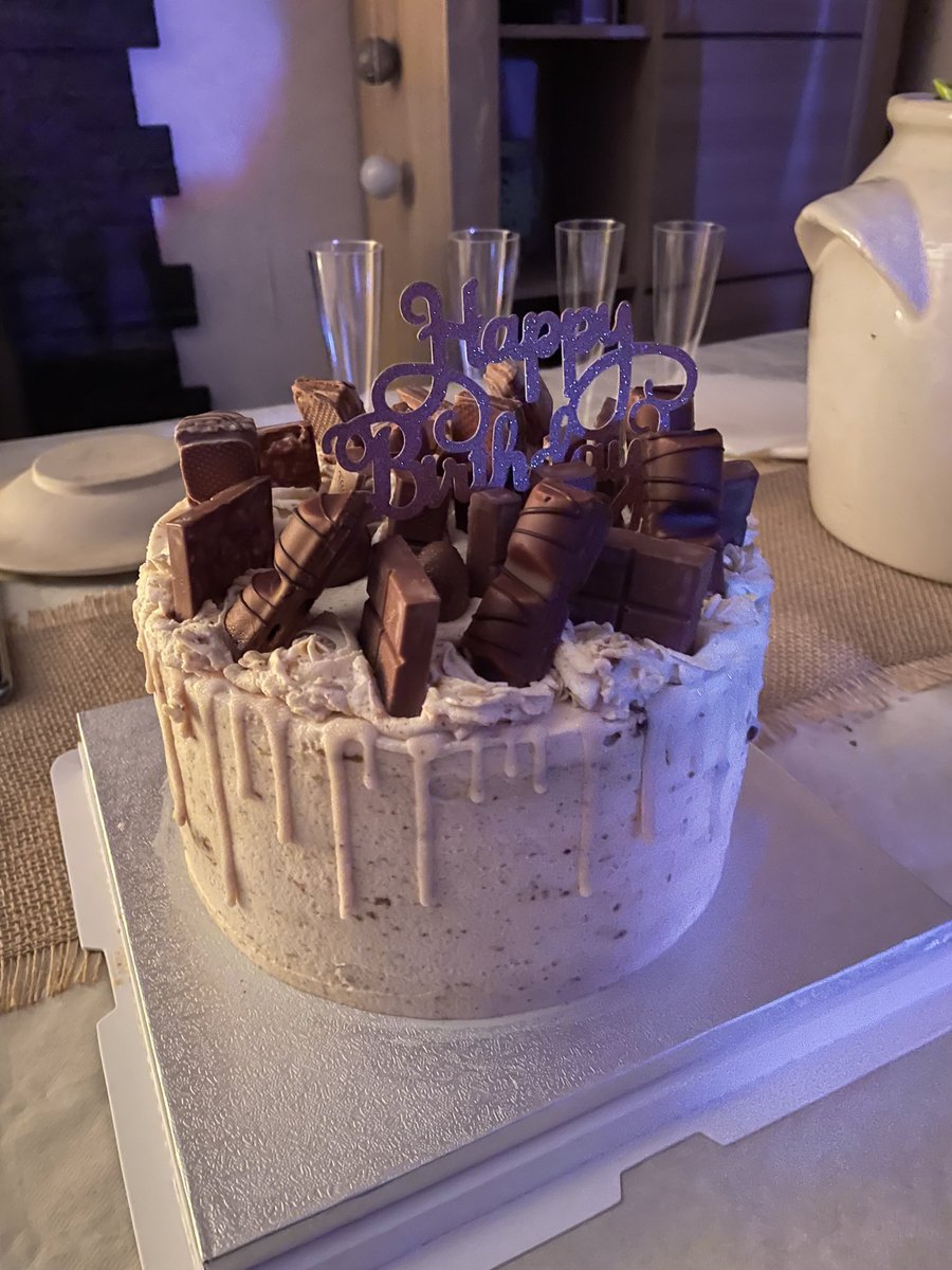 JulyDanse's tweet photo. J’étais pas prête pour cette Surprise 🥳 des amis et un chéri au top 🎊♥️ #birthday https://t.co/1EtkzTidlH