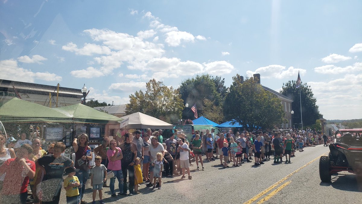 Awesome weather 4 a @GburgRotaryKY @GBurgKY Cow 🐄  Days!!! Huge crowd & Terrific festivities!!! Appreciate #ReedandRoll #REED4KY coming out strong!!! #CowDays2022 #District24Proud #InGodWeTrust