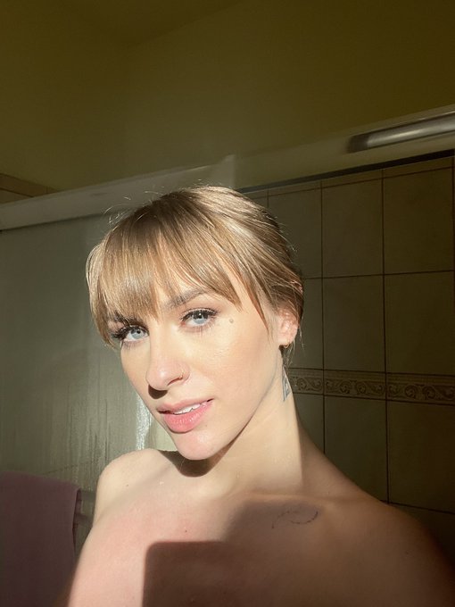 Miss the bangs but they will come back ASAP!!! https://t.co/wkJYNz5Y5r