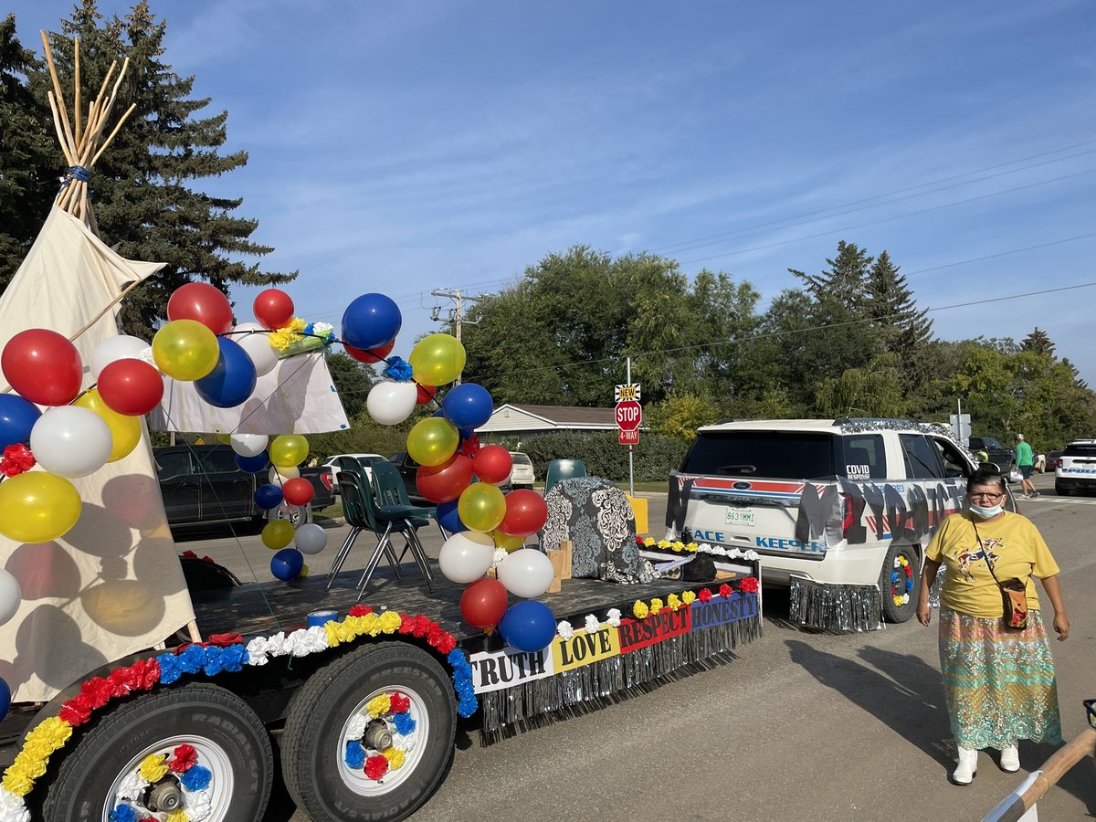 sandypinay's tweet photo. Cowessess Community Educational Centre’s Miyo-Wicihtowin 1st Place School float in the Treaty 4 Parade 2day! Amazing team. SO. MUCH. FUN. #Cowessess #CCEC #Treaty4 #FortQ https://t.co/QpqIPcge0T