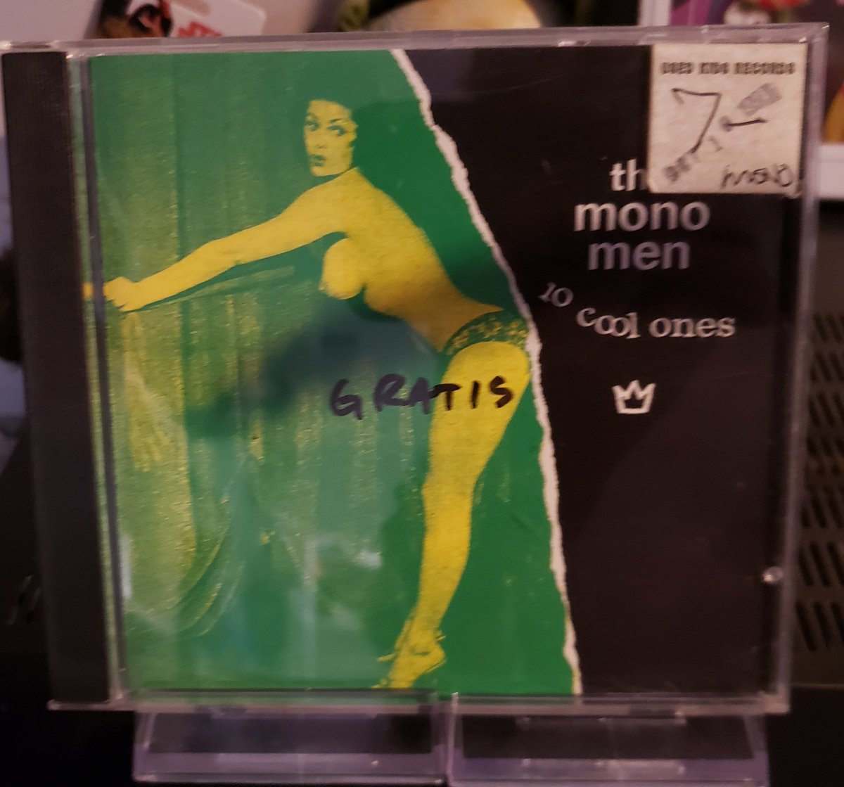 NastyCanasta67's tweet photo. Timw to speed thing up with the #monomen. A throw back to 60s garage sounds with some pink thrown in.  #garagerock #punkmusic #cdcollection https://t.co/gh5GUQSrQ7