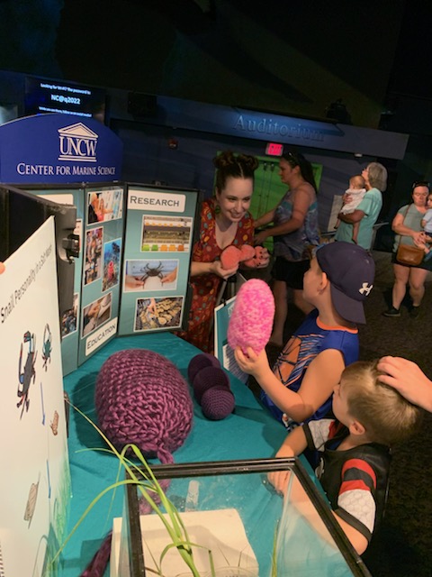 Today I got to represent the Center for Marine Science at the Fort Fisher Aquarium's Women in Science event and talk to folks about my research 🤓 Added bonus, I got to see baby otters and our table was right in front of the sharks #ncaquarium #womeninscience #ftfisher
