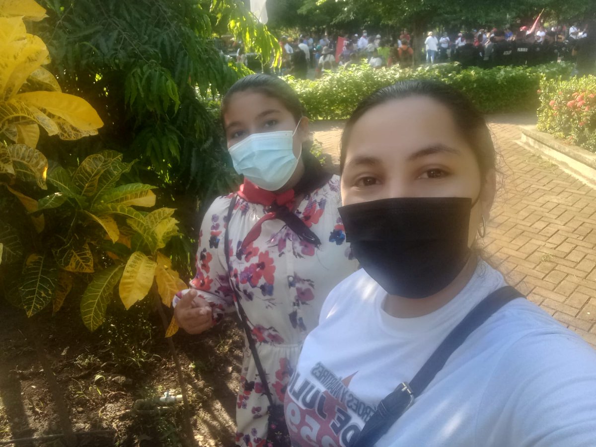 #UVEDenisSilva. Facultad Ciencias Médicas, participando de esta gran caminata, de victorias en  #LeonRevolucion #HayPatriaHayPaz
