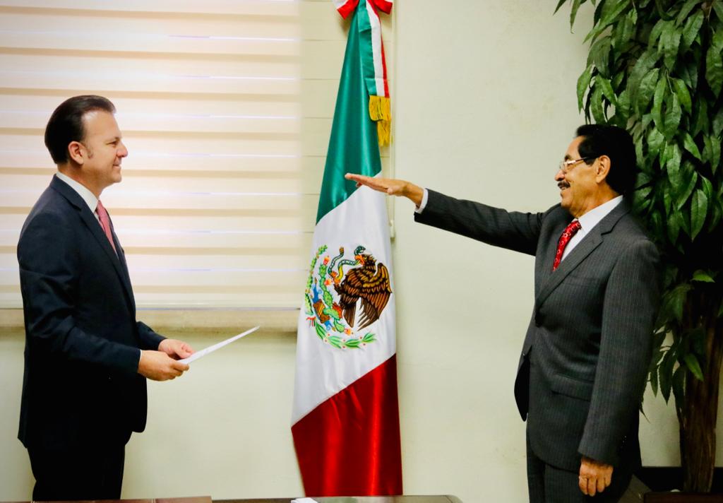 JFdezSaracho's tweet photo. Agradezco la confianza de @EVillegasV por nombrarme Director de la @COESVI, siendo los hogares uno de los temas más sensibles para las familias de #Durango. Pondré todo mi esfuerzo y capacidad para ayudar a que más duranguenses tengan un lugar digno y una mejor calidad de vida. https://t.co/9WQPdBVKGk