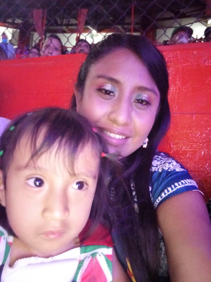 EreSh20's tweet photo. @Atlantis_CMLL Fue un gran espectáculo, yo creci siendo fan tuyo y ahora mi hija ve coronarse al jr https://t.co/iXYT1SFF2w