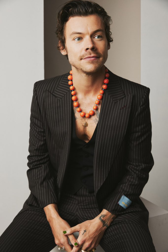 harry being pretty tweet media