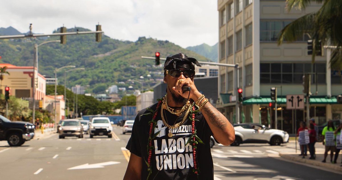 uniteherehawaii's tweet photo. We won’t go back to plantation days! Hawaii’s labor movement gathered today to send a message to monopoly corporations: We will not let you come to Hawaii and exploit our people! ✊🏽 https://t.co/AbF53fOnui