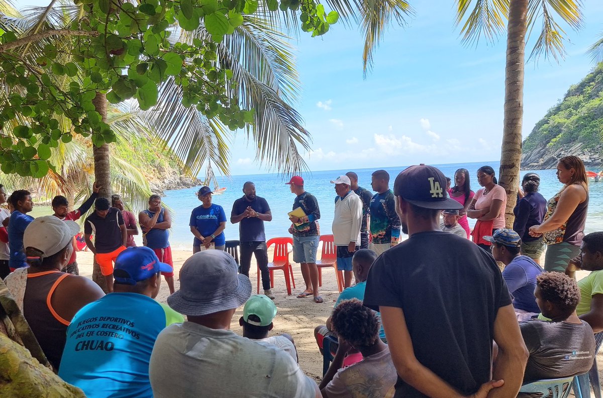 Minpescave2's tweet photo. El eje costero de Aragua fue abordado por el equipo de @Minpescave2, esto cumpliendo instrucciones del pdte @NicolasMaduro para atender cada problemática presente en las comunidades pesqueras de Cata, Cuyagua, Tuja, Cepe, Ocumare, Chuao y Choroní 
#LaPazNosUne 
@Jcloyo https://t.co/V0BlWvTY80
