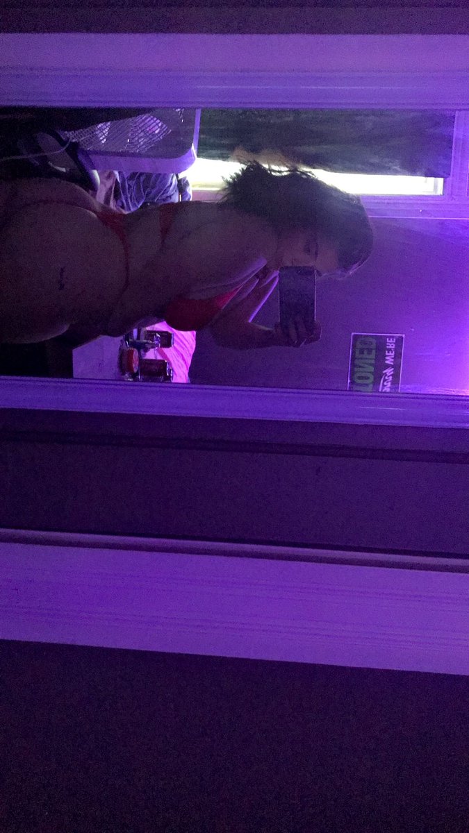 elennnaxoxo220's tweet photo. I'm so horny who wants to play ? #buyingcontent I'm doing vid calls & seesions who wants to let me make them cum? #sellingcontent #snapchatlive #livesessions ADD MY SNAP - elennnaxoxo2022 https://t.co/nJZbe7XA8n