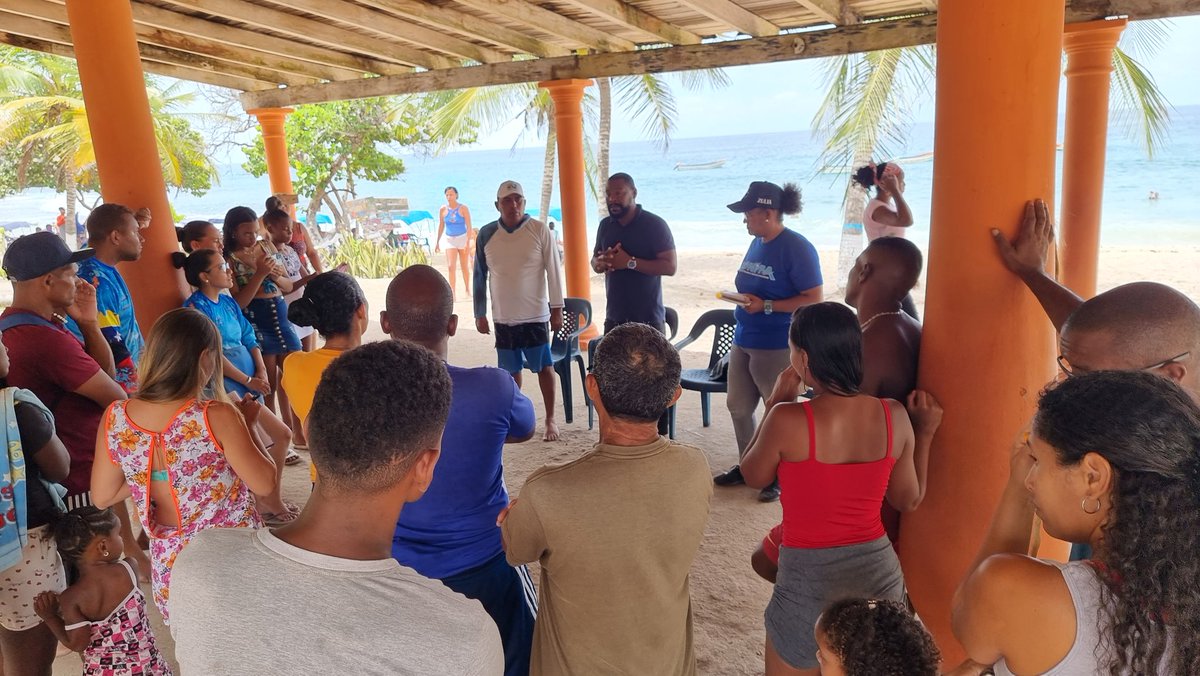 Minpescave2's tweet photo. En Cepe el digno y revolucionario pueblo pescador manifestó su compromiso para luchar por el reimpulso de la economía pesquera, al tiempo que expresaron todas sus inquietudes, las cuales serán atendidas de forma eficiente en el marco del 1x10 del Buen Gobierno.
@NicolasMaduro https://t.co/1gj8Ju56ke