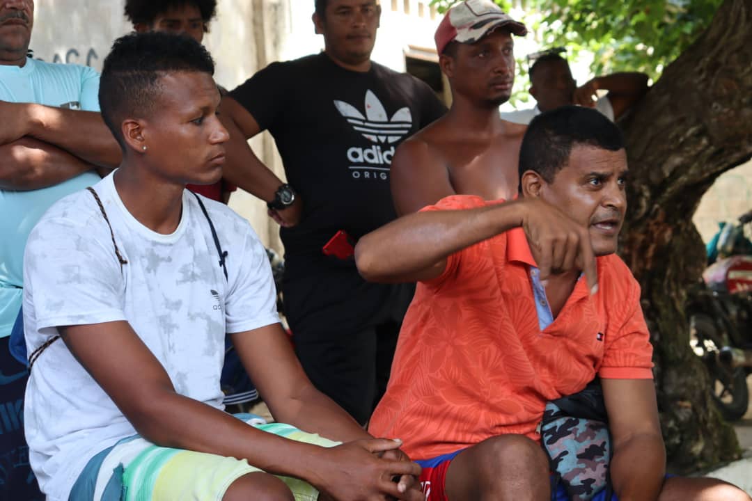 Minpescave2's tweet photo. En las comunidades de Cata y Cuyagua, pescadores y pescadoras con la moral que los caracteriza, dejaron claro que están con la Revolución Bolivariana, pero solicitan financiamiento del Gobierno Bolivariano para reparar lanchas, motores y adquirir artes de pesca. 
@NicolasMaduro https://t.co/uVOgwlFjIg