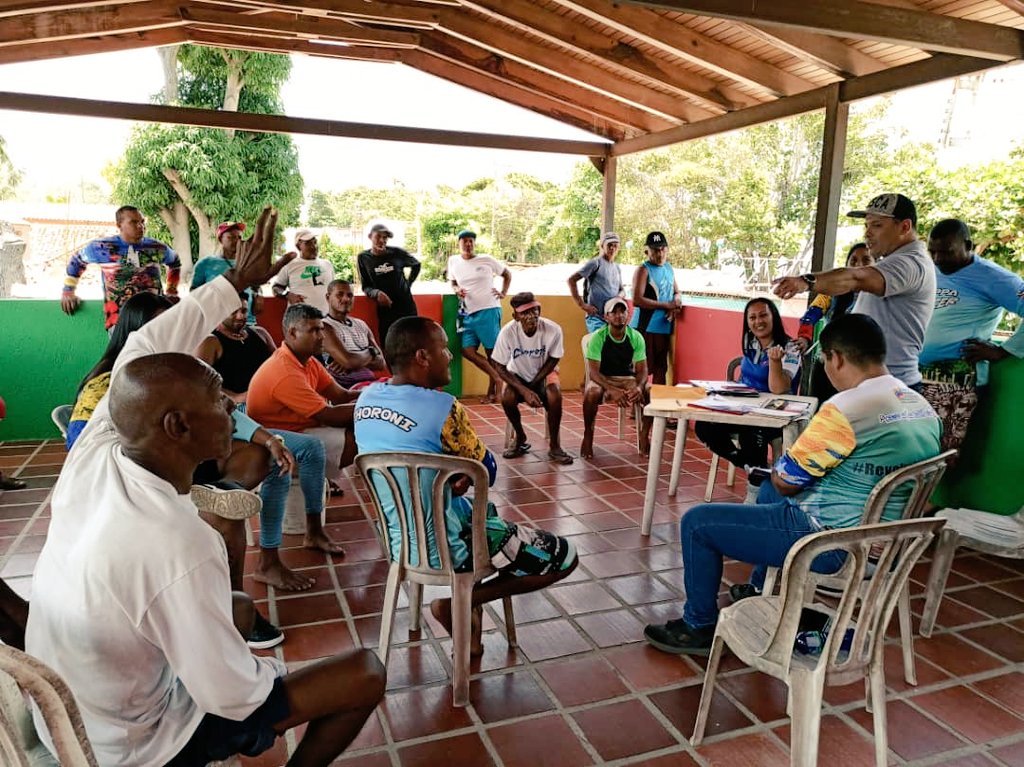 Minpescave2's tweet photo. En Chuao y Choroní de igual forma se vivió una jornada de debate y encuentro para solucionar los problemas que aquejan al sector pesca, revolucionando todo lo que haya que revolucionar en pro de incrementar la producción en esta Nueva Época de Transición al Socialismo. https://t.co/bTPEmbeJwU