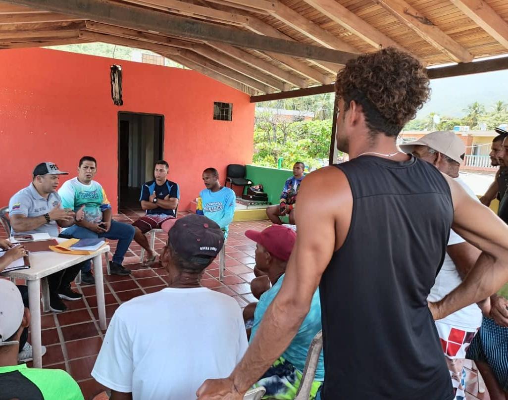 Minpescave2's tweet photo. En Chuao y Choroní de igual forma se vivió una jornada de debate y encuentro para solucionar los problemas que aquejan al sector pesca, revolucionando todo lo que haya que revolucionar en pro de incrementar la producción en esta Nueva Época de Transición al Socialismo. https://t.co/bTPEmbeJwU