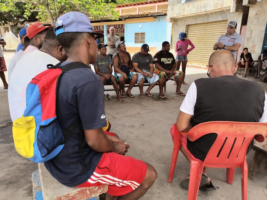 Minpescave2's tweet photo. En Chuao y Choroní de igual forma se vivió una jornada de debate y encuentro para solucionar los problemas que aquejan al sector pesca, revolucionando todo lo que haya que revolucionar en pro de incrementar la producción en esta Nueva Época de Transición al Socialismo. https://t.co/bTPEmbeJwU
