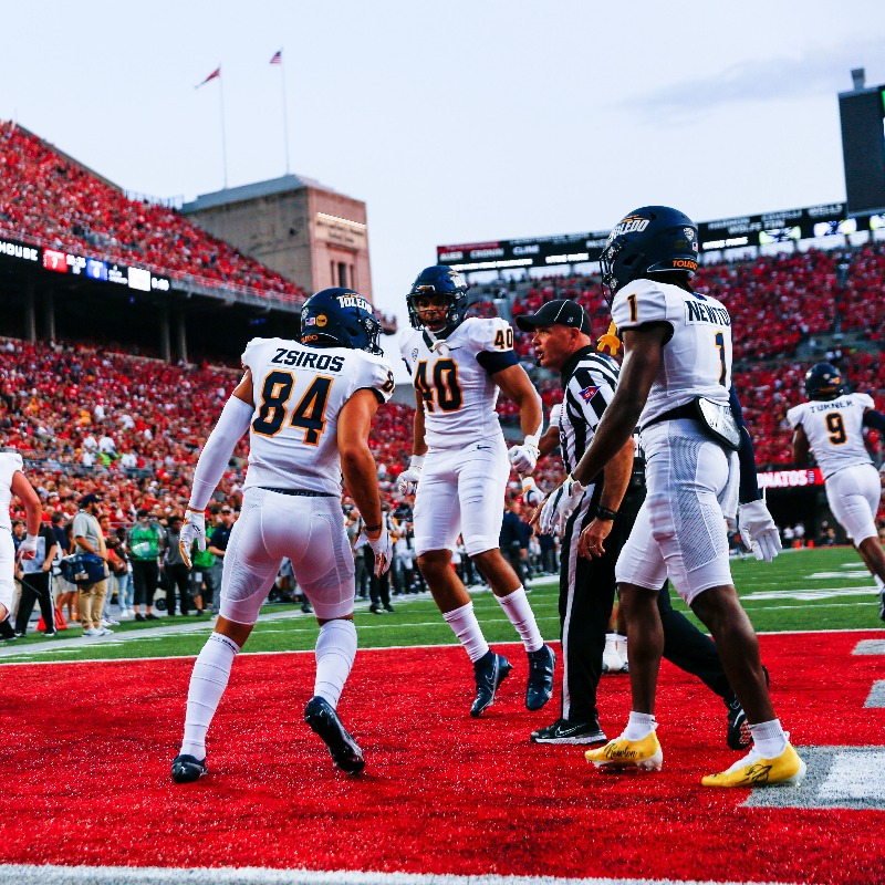 ToledoFB's tweet photo. We've reached halftime in Columbus.

📺 @CFBONFOX | #GoRockets