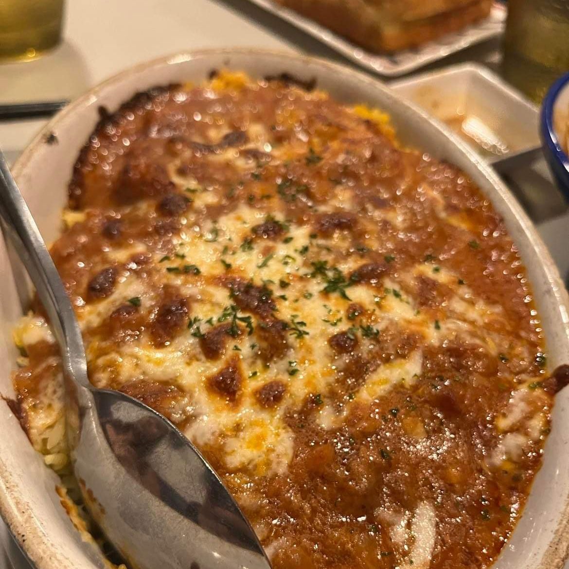 Looking for your next lunch spot? Check out these locally-owned Chinatown NYC businesses 🍲❤️#supportlocal
1. Roast pork + duck @ Wah Fung Fast Food
2. Savory tofu pudding @ Fong On
3. Chicken leg over rice @ May Wah Fast Food
4. Baked minced meat over rice @ Kong Sihk Tong