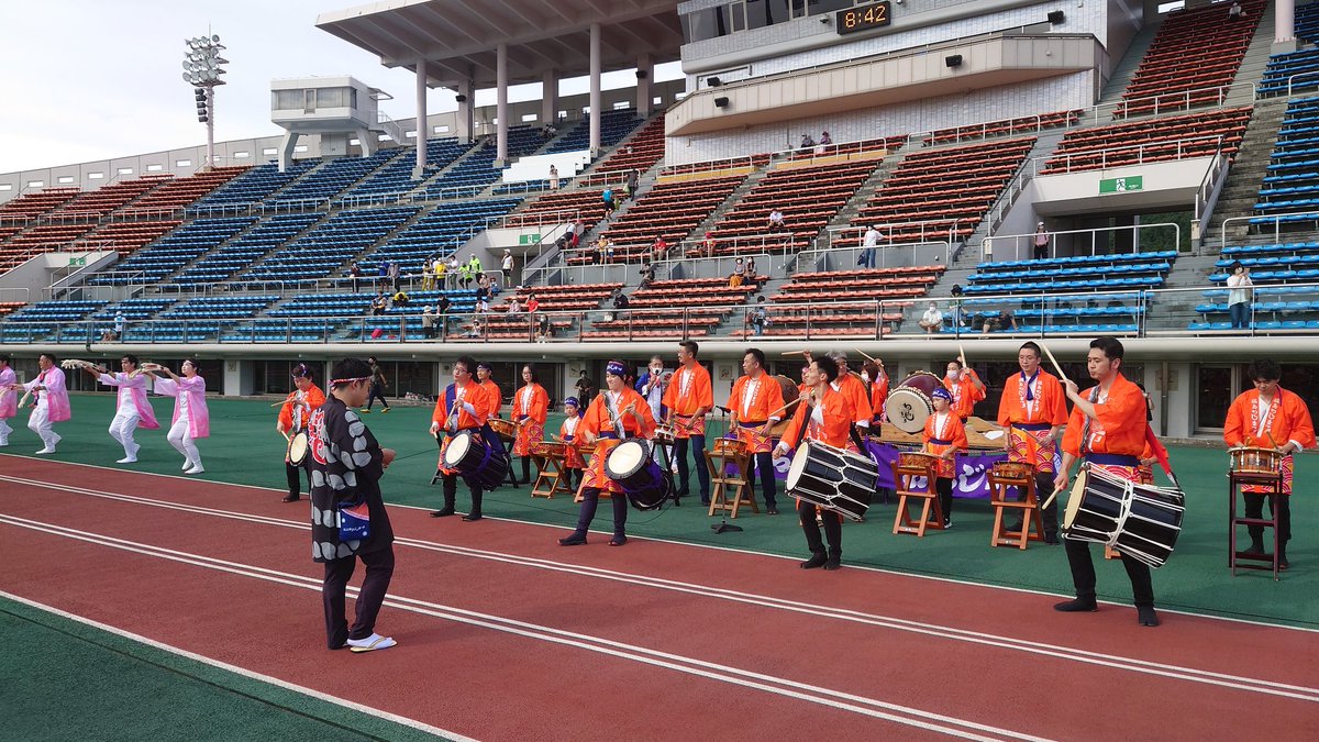fukushimawaraji's tweet photo. 東北希望の襷マラソン開会式にて
演舞披露

踊り隊も太鼓隊も
最高のパフォーマンスを
することができました

ゲストの
安田美沙子さんに
写真をお願いしたら
快くOK👌
本当にお優しい方
マラソン頑張って下さい

わっしょい🔥🔥🔥

#日本一の大わらじ
#福島わらじまつり
#東北希望のたすき
#CHEFOOD https://t.co/nfNV3SBQ3j