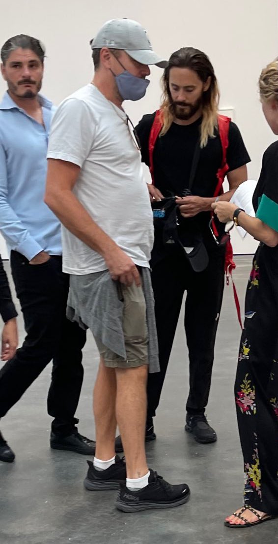 jaredletozone's tweet photo. Jared Leto and Leonardo DiCaprio spotted together in NYC today! 👀 https://t.co/t04BXlFEQw