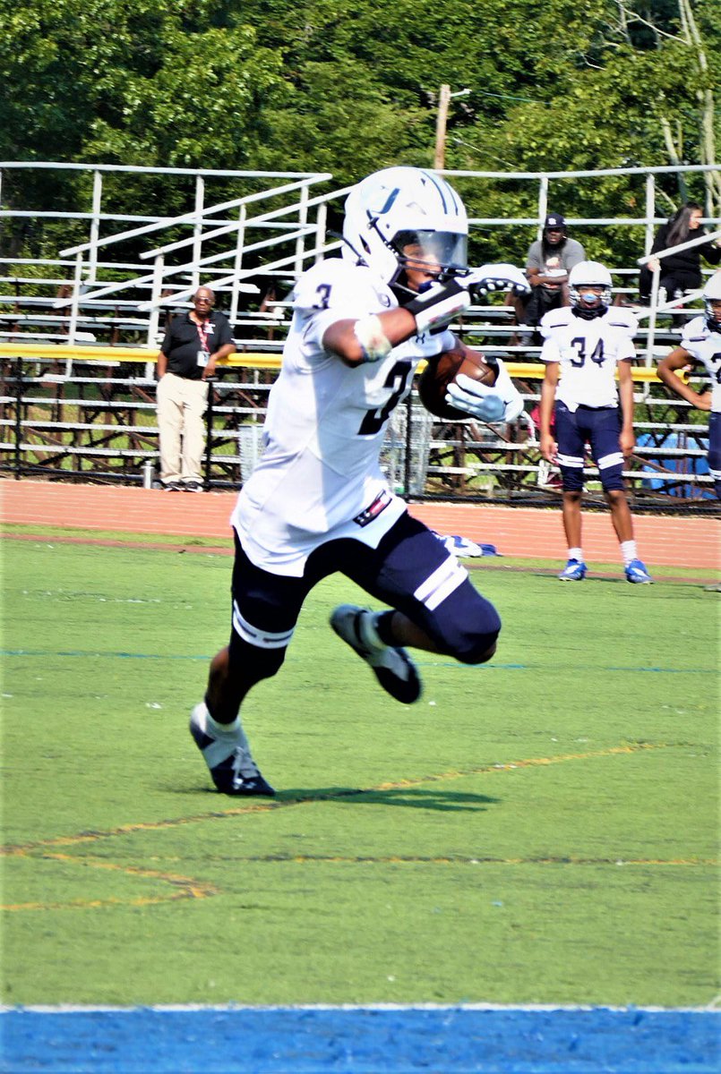 NANNPHOTO51's tweet photo. NJ HS Football Montclair vs Union City photos & digital at https://t.co/ex6QCy9kKN #UCFOOTBALLNJ #MTCMountiesFB #MtcLocalSports #UnionCityHS #HSSportsNJ #NewJerseyHSFB #EssexSportsNJ https://t.co/gpQVjrIaoL