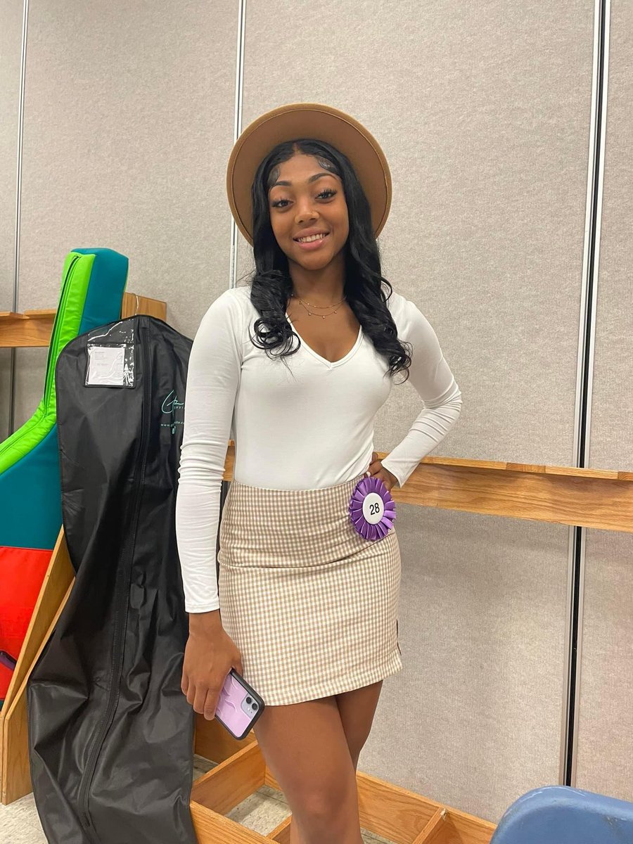 LadyPurpleHoops's tweet photo. Calendar Girl 2023 will feature @tanayabailey_ on the back cover! We are proud of you Naya! Continue to blaze your own path! https://t.co/XnAHv63YhS