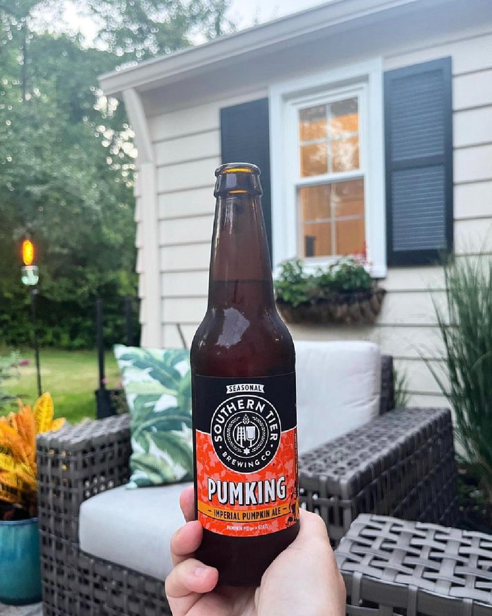 stbcbeer's tweet photo. Whether your realm is backyard fall nights or reclining thronesโฆRule On!
๐ท : @foleytwelve
#ruleon #bringtheflavor #pumking #stbcbeer https://t.co/B9vMCwojaR